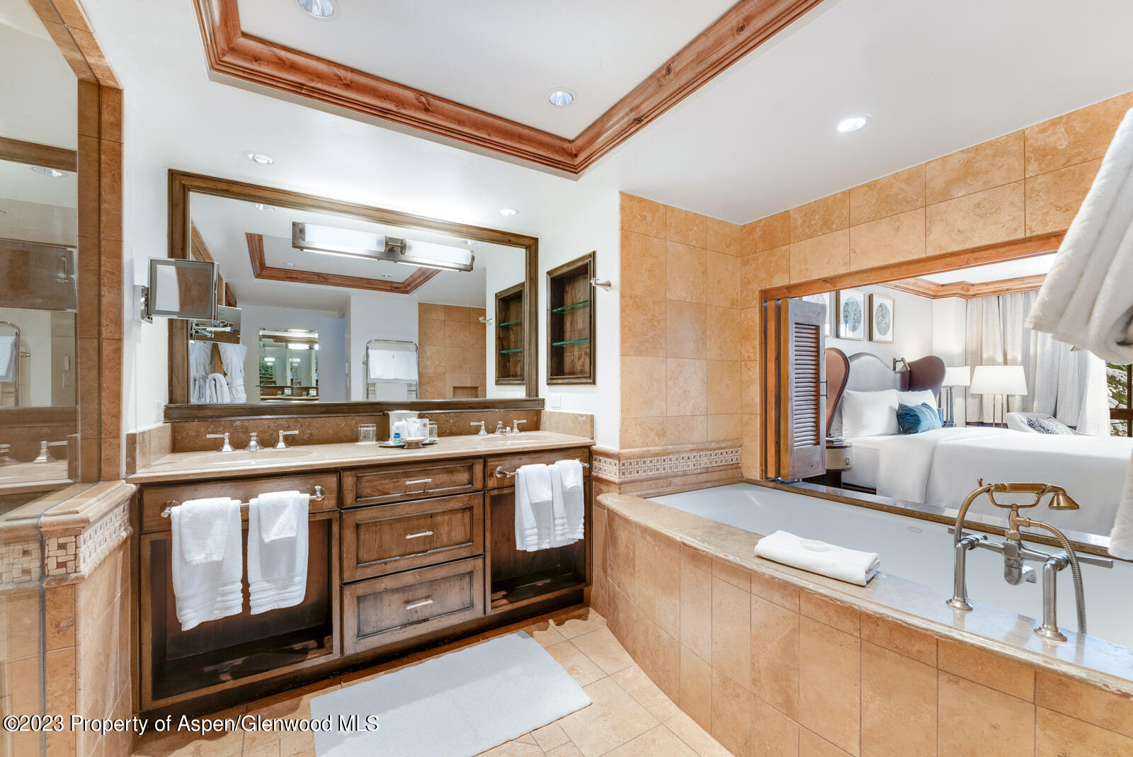 315 E Dean Street, B22/F2
