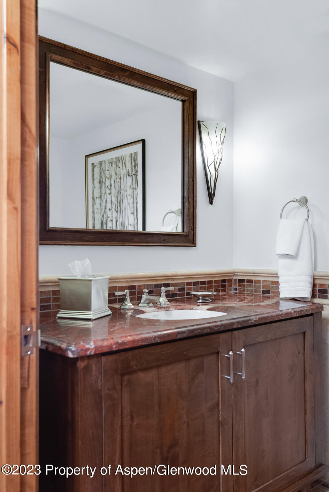 315 E Dean Street, B22/F2