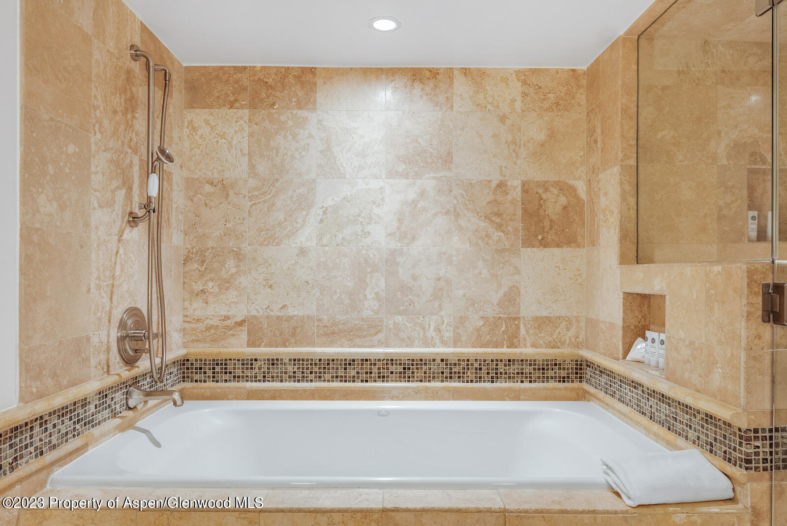 315 E Dean Street, B22/F2