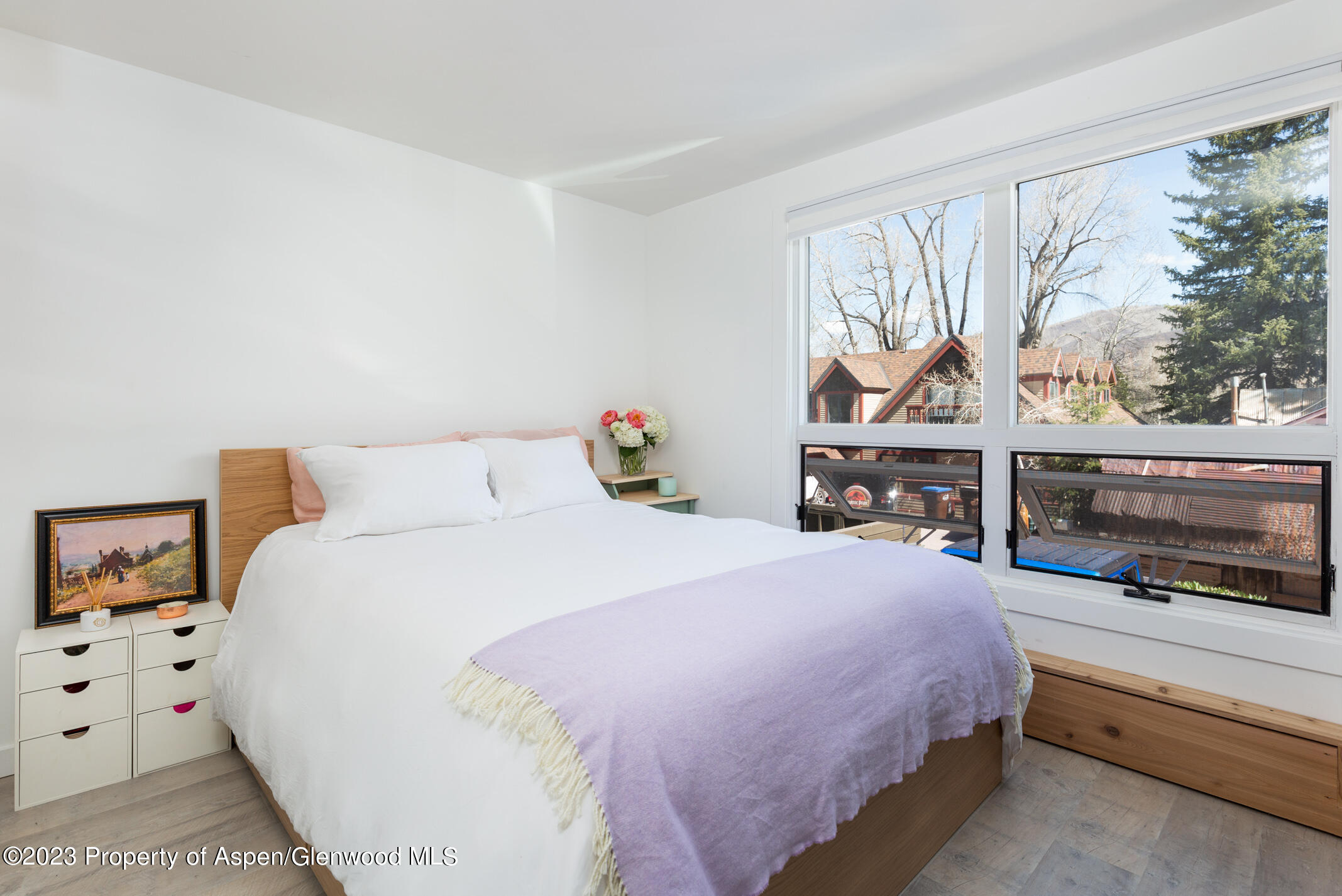 700 W Hopkins Avenue, 13