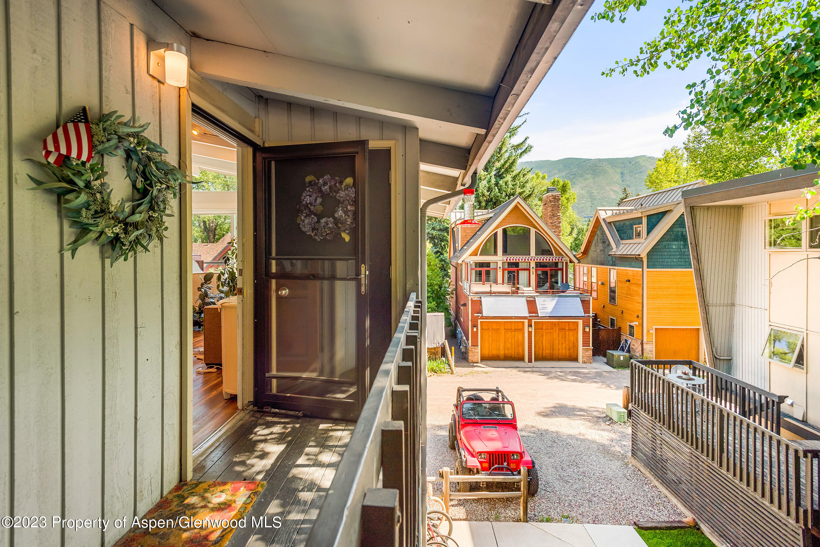 710 W Hopkins Avenue, 15