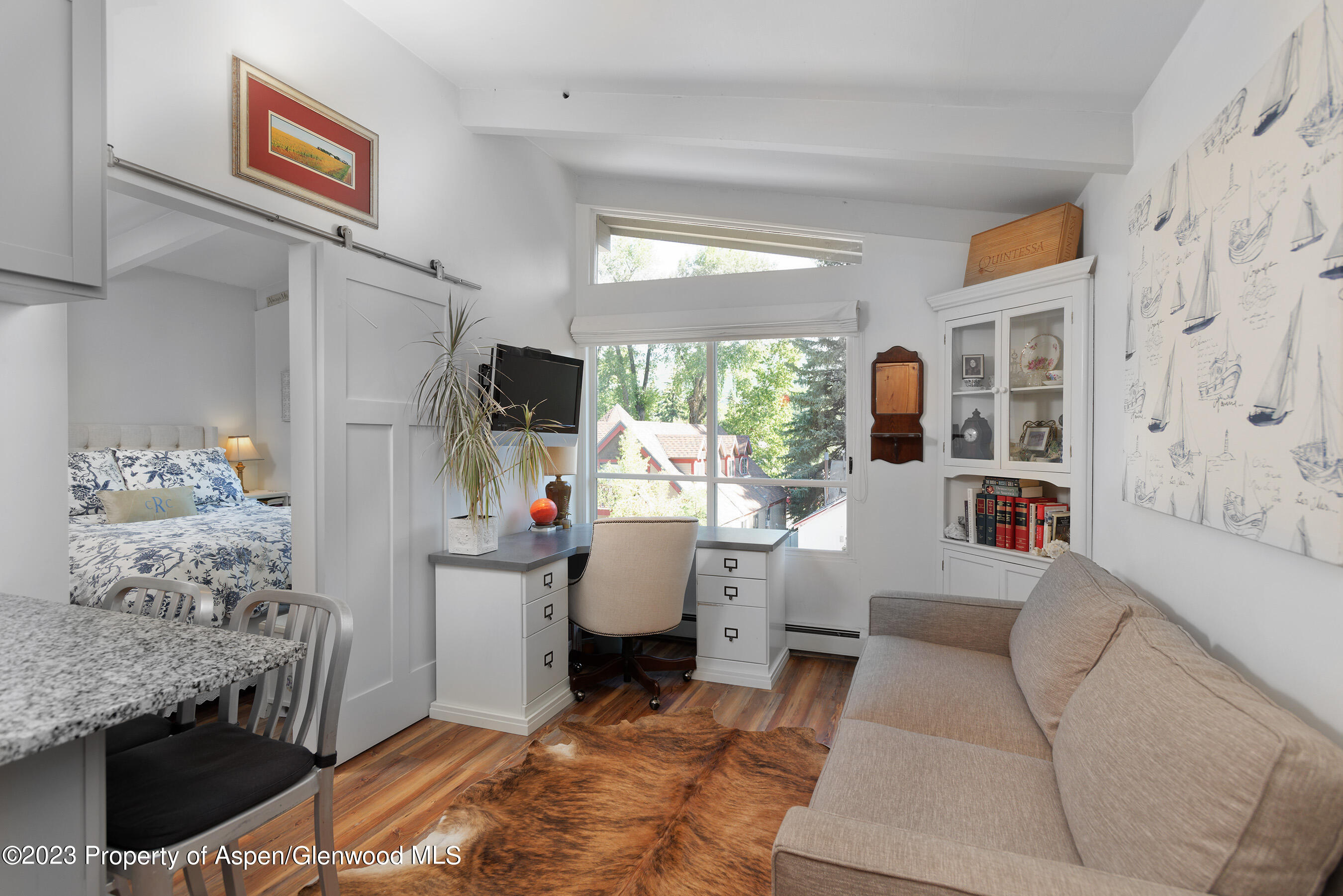 710 W Hopkins Avenue, 15