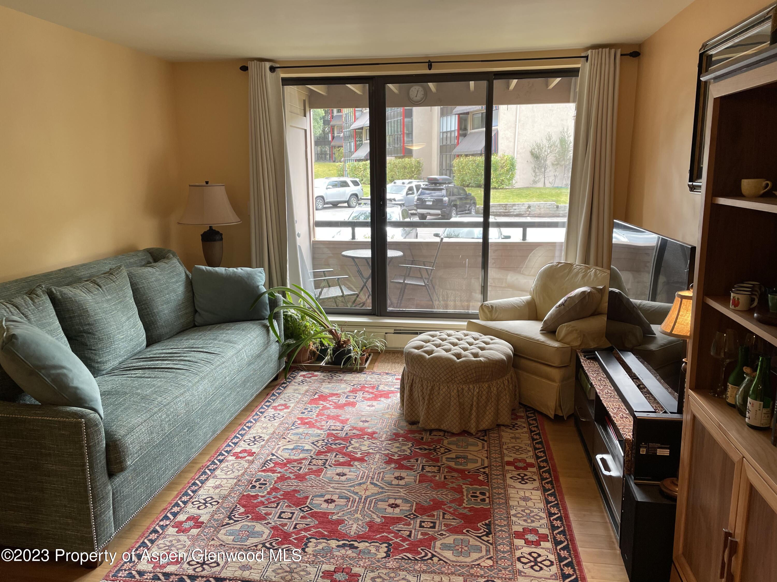 213 Vine Street, 213