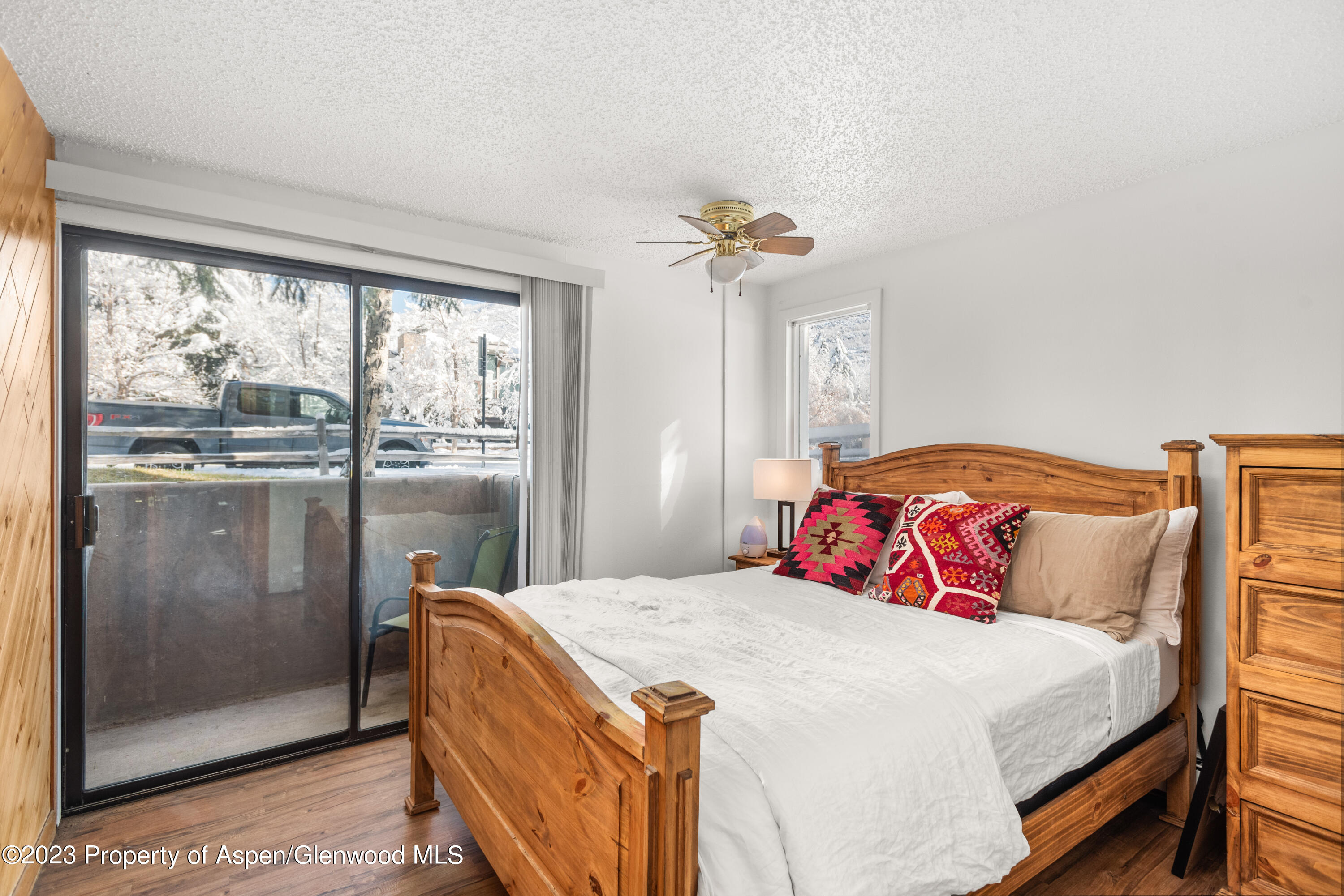 935 E Hopkins Avenue, 1