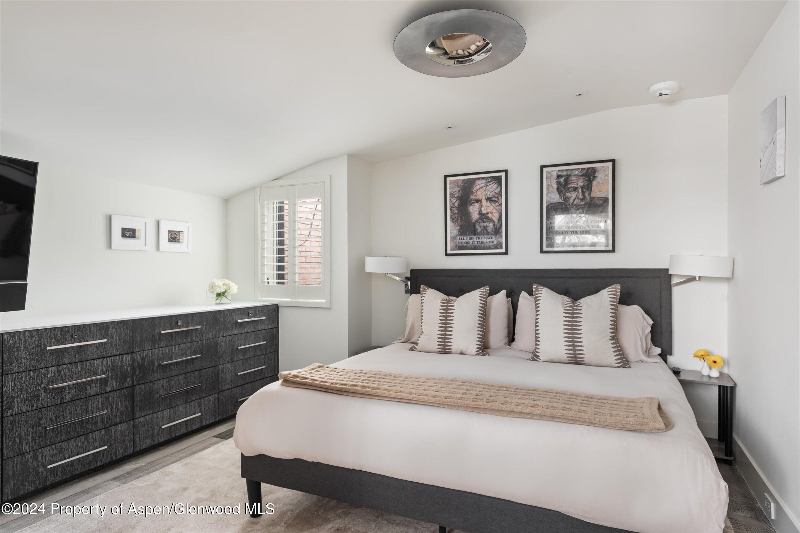 1001 E Cooper Avenue, 2