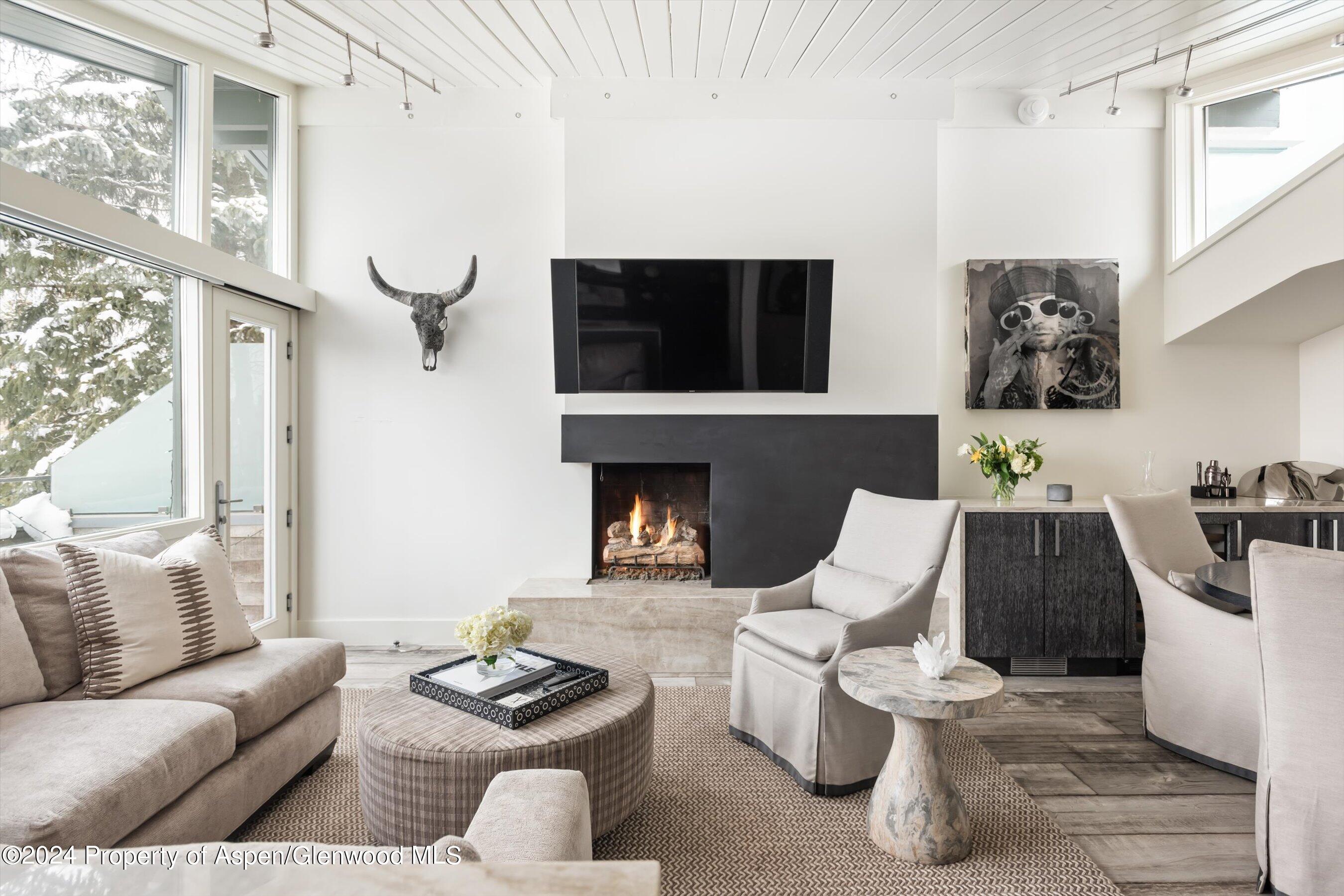 1001 E Cooper Avenue, 2