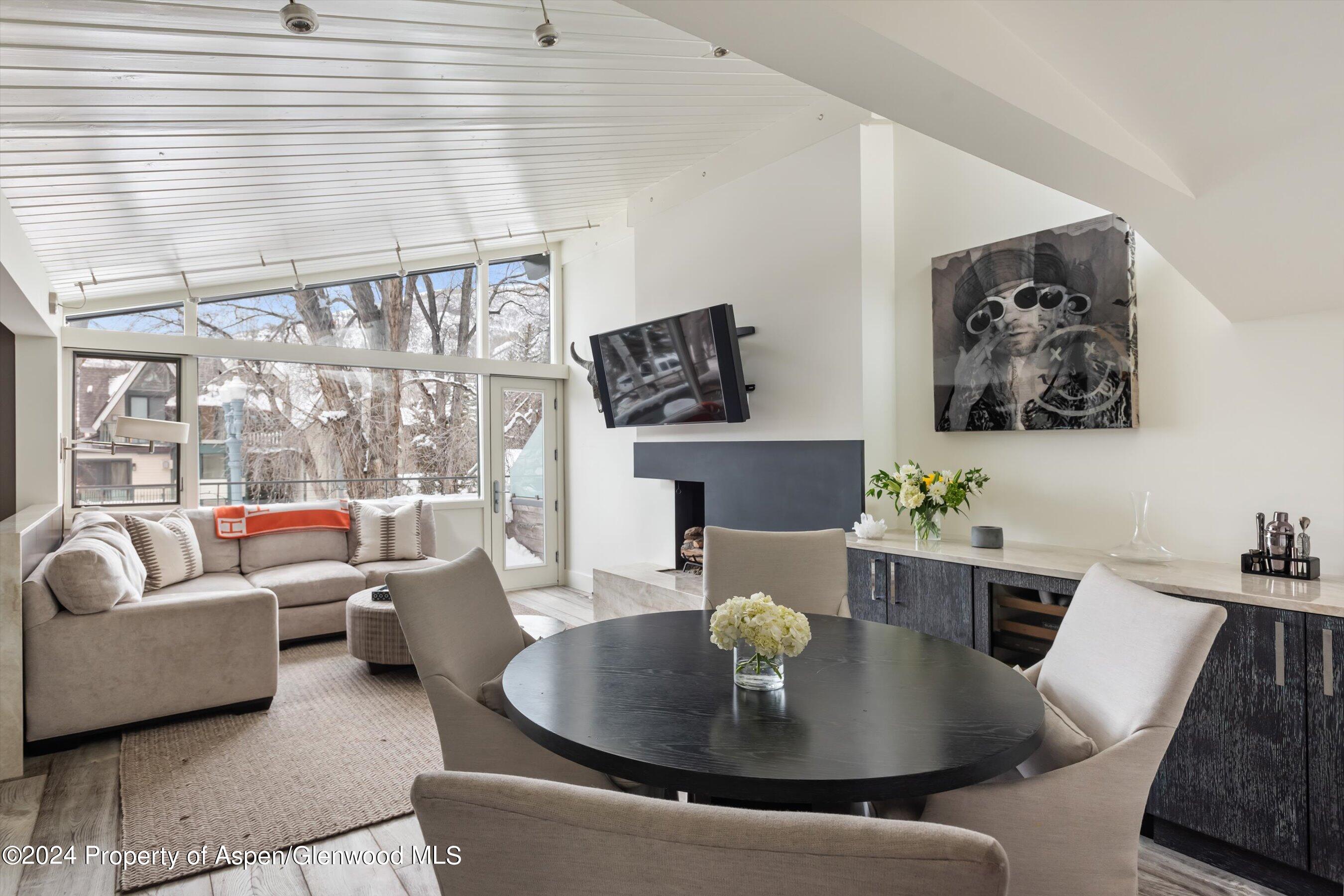 1001 E Cooper Avenue, 2