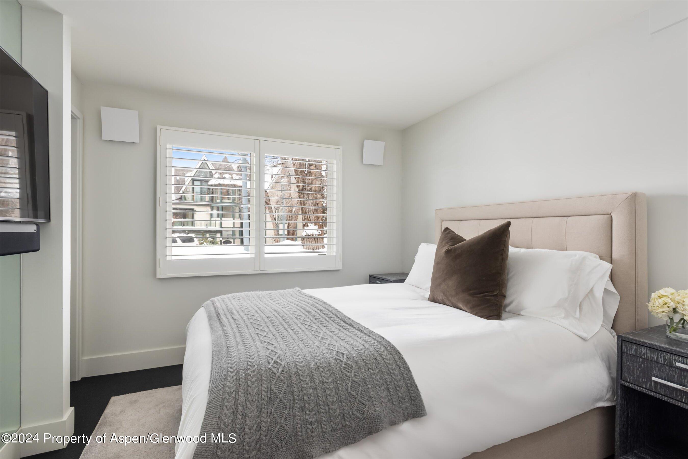 1001 E Cooper Avenue, 2