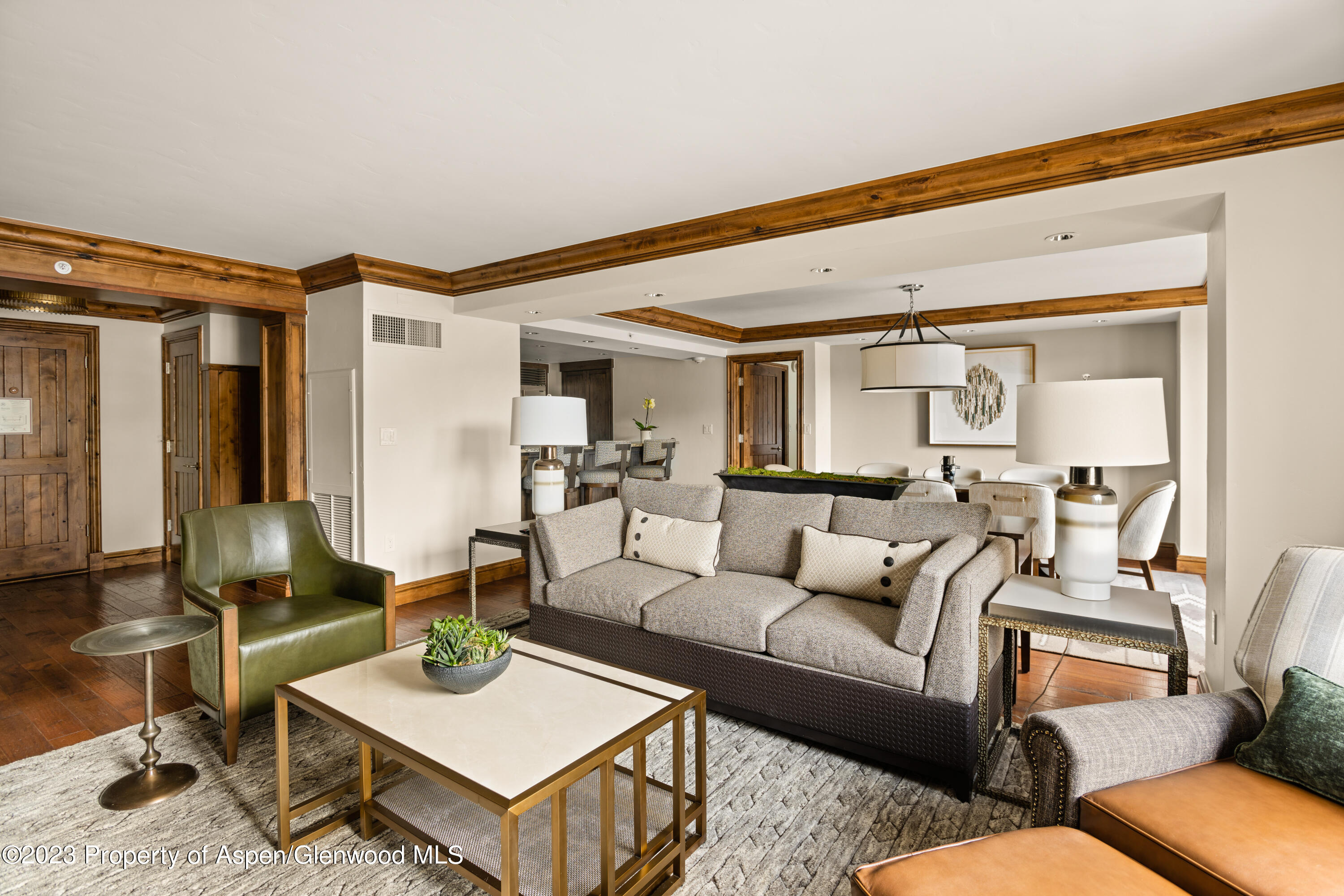 315 E Dean Street, B64