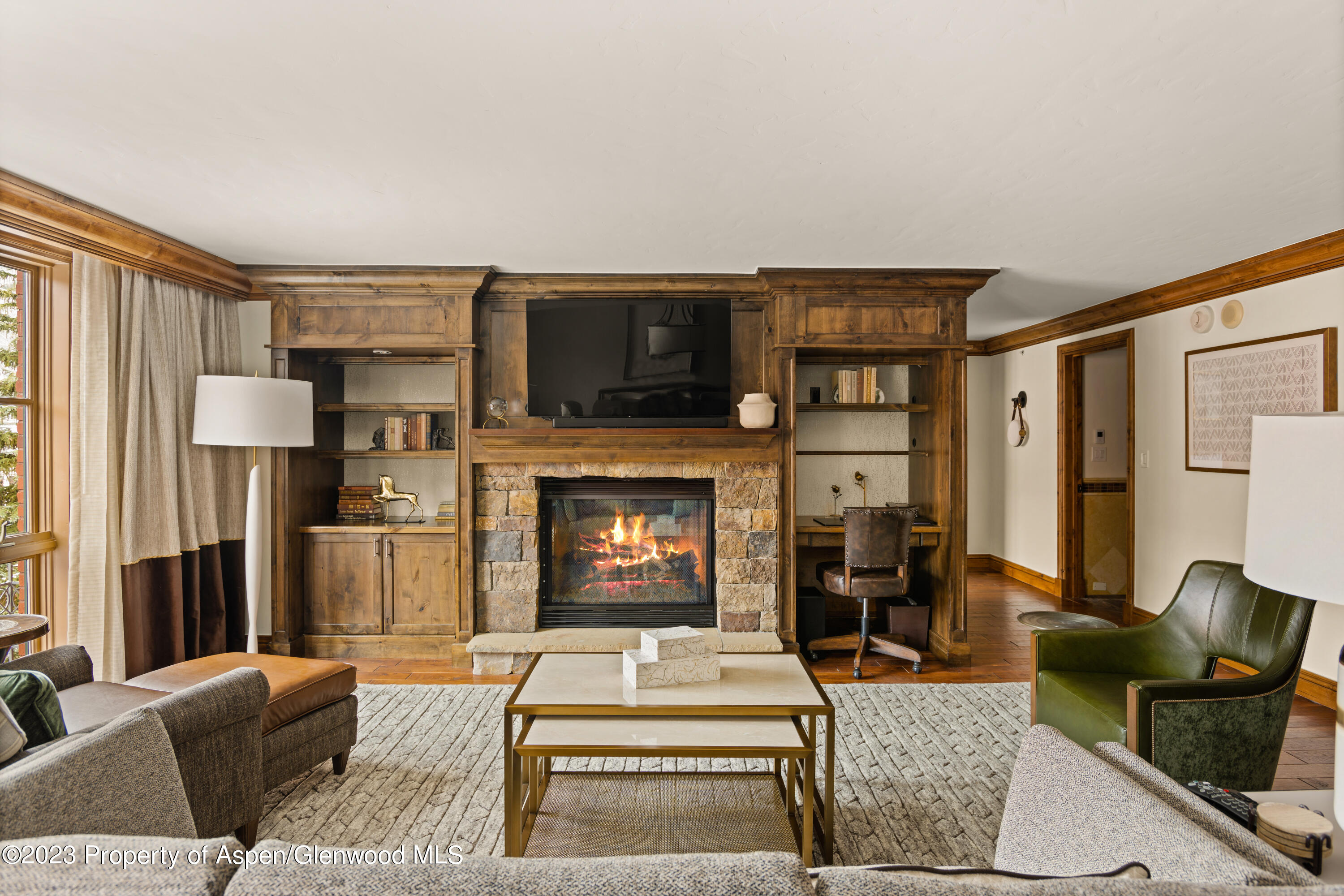 315 E Dean Street, B35