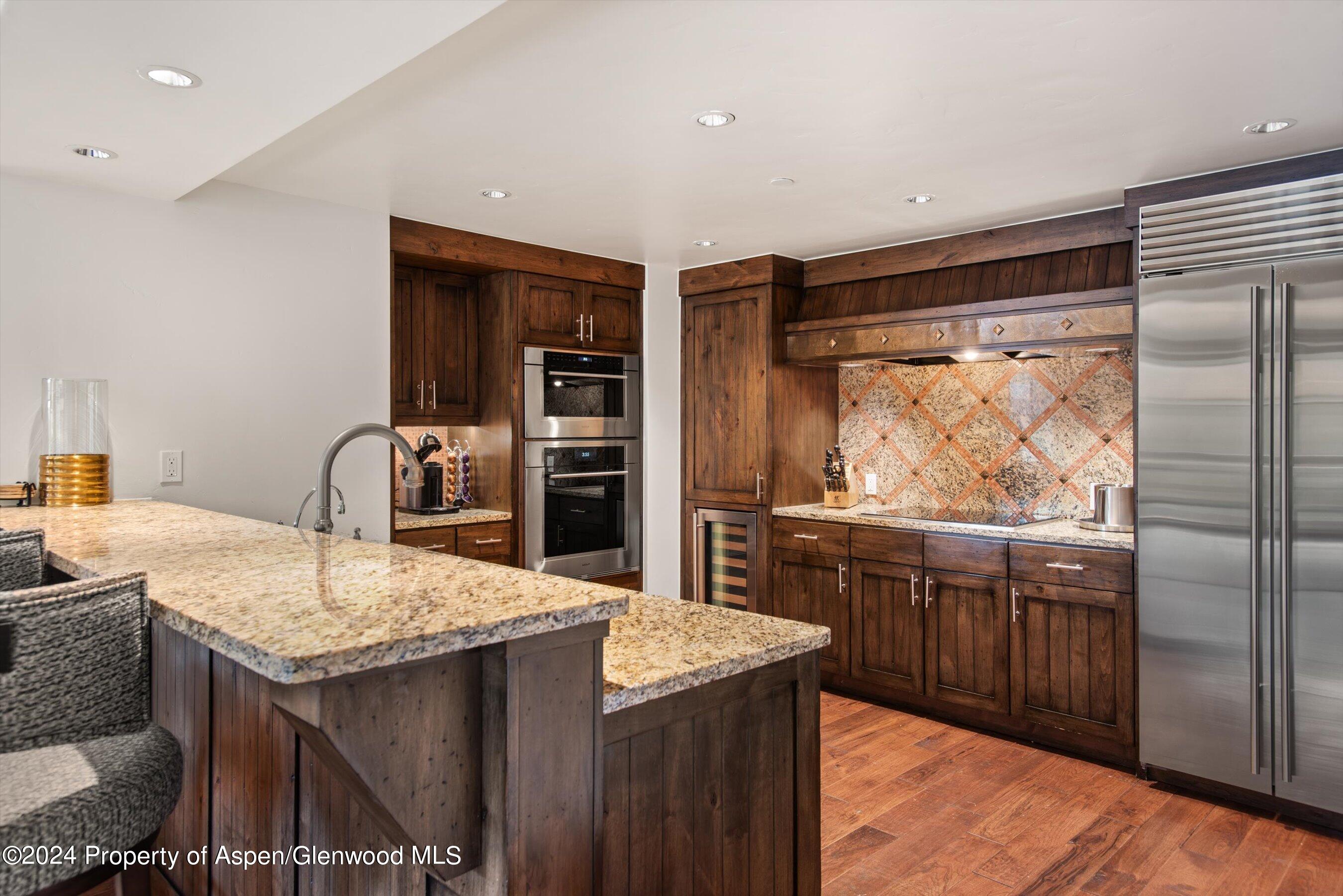 315 E Dean Street, B32