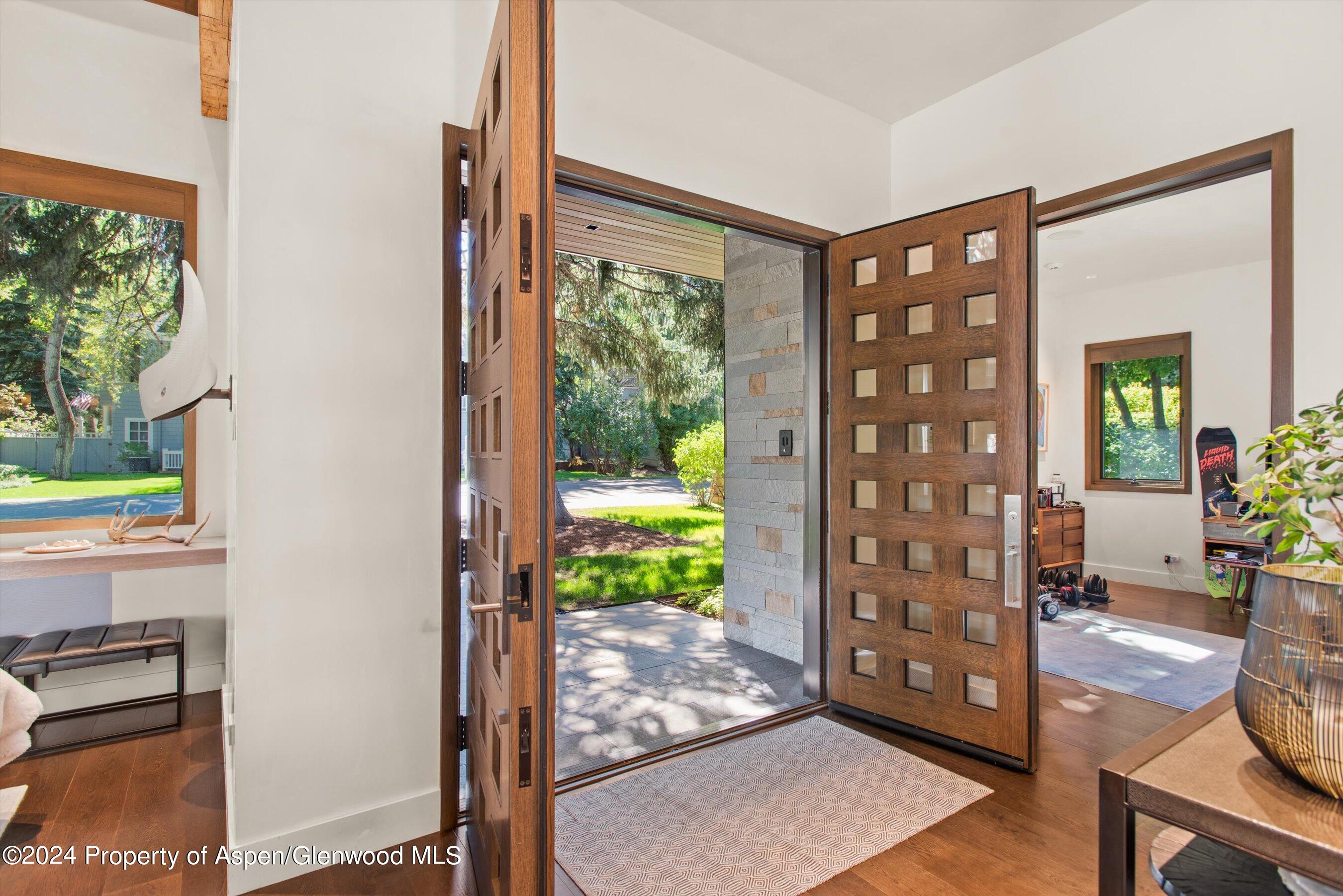 700 W Smuggler Street