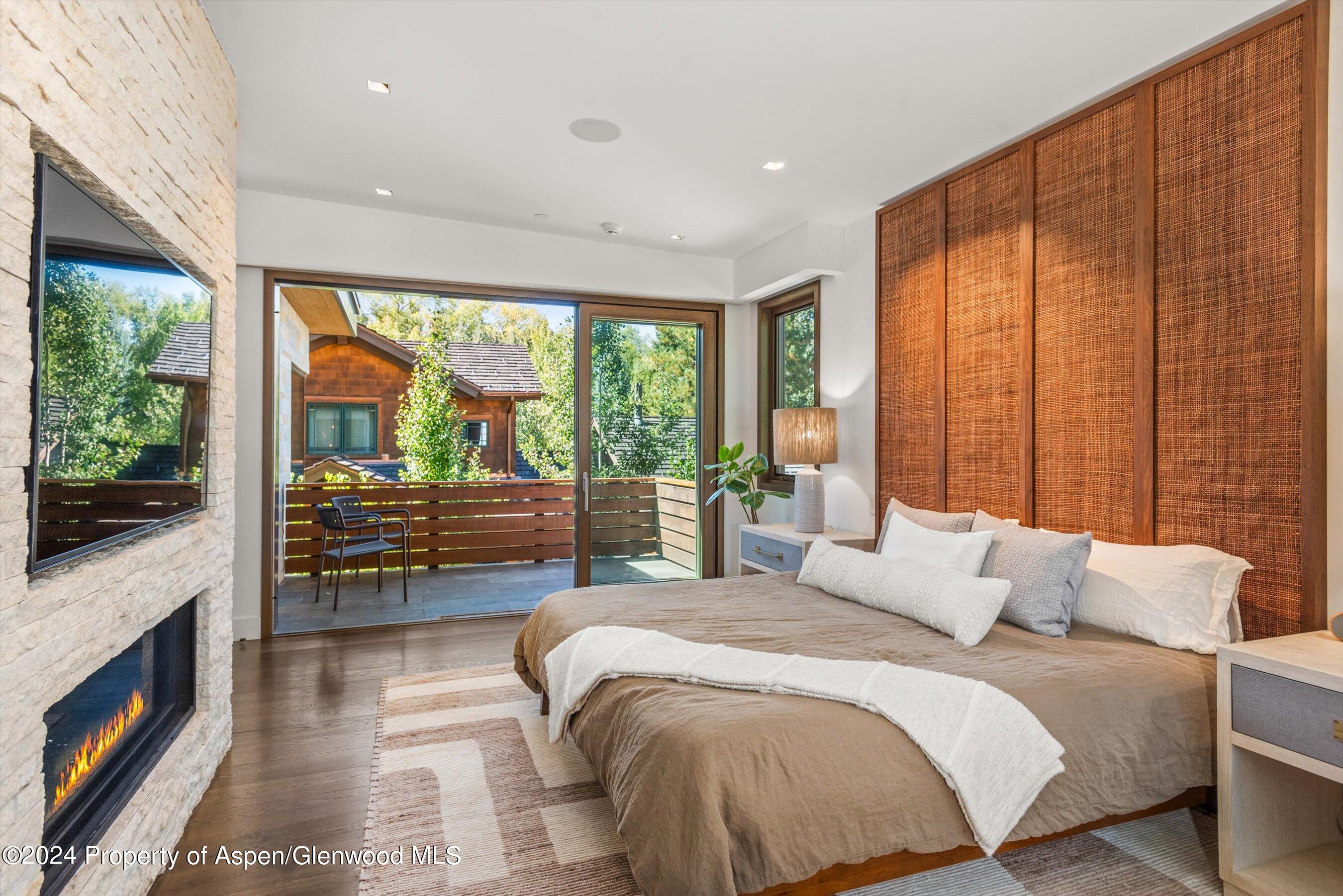 700 W Smuggler Street