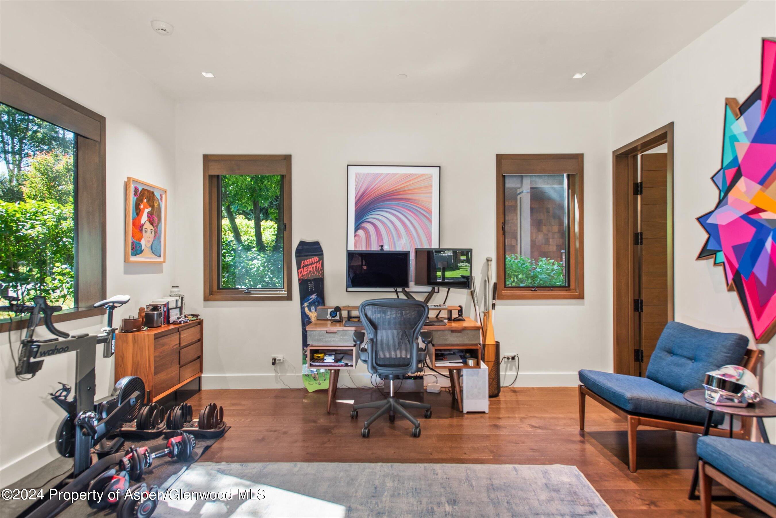 700 W Smuggler Street