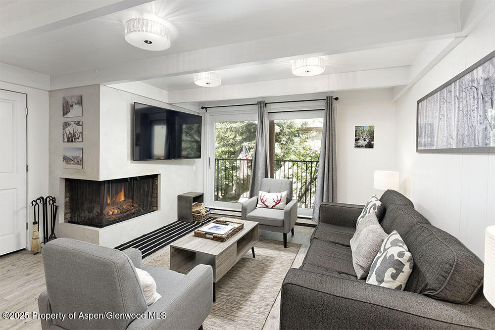 901 E HYMAN Avenue, #9