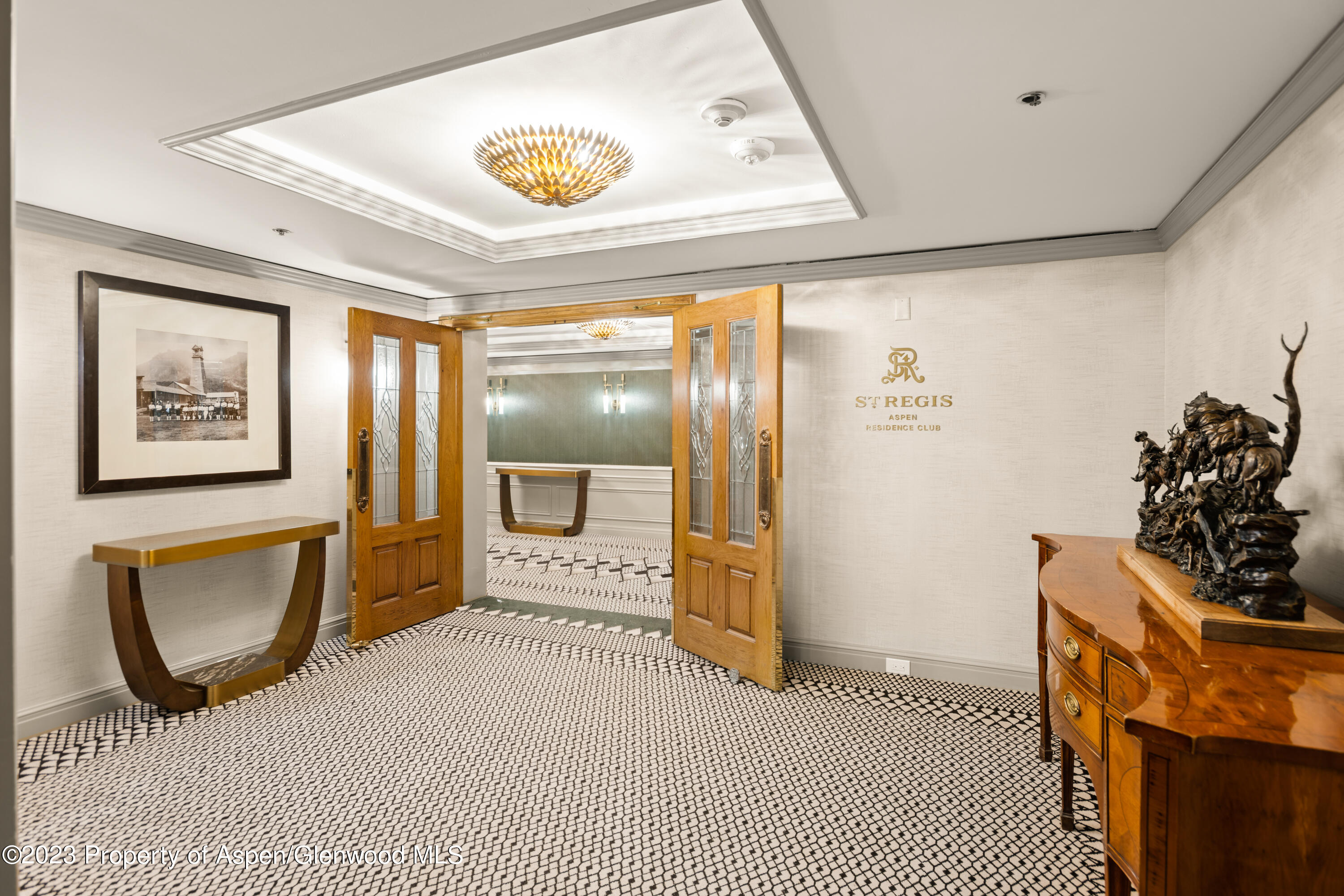 315 E Dean Street, B64