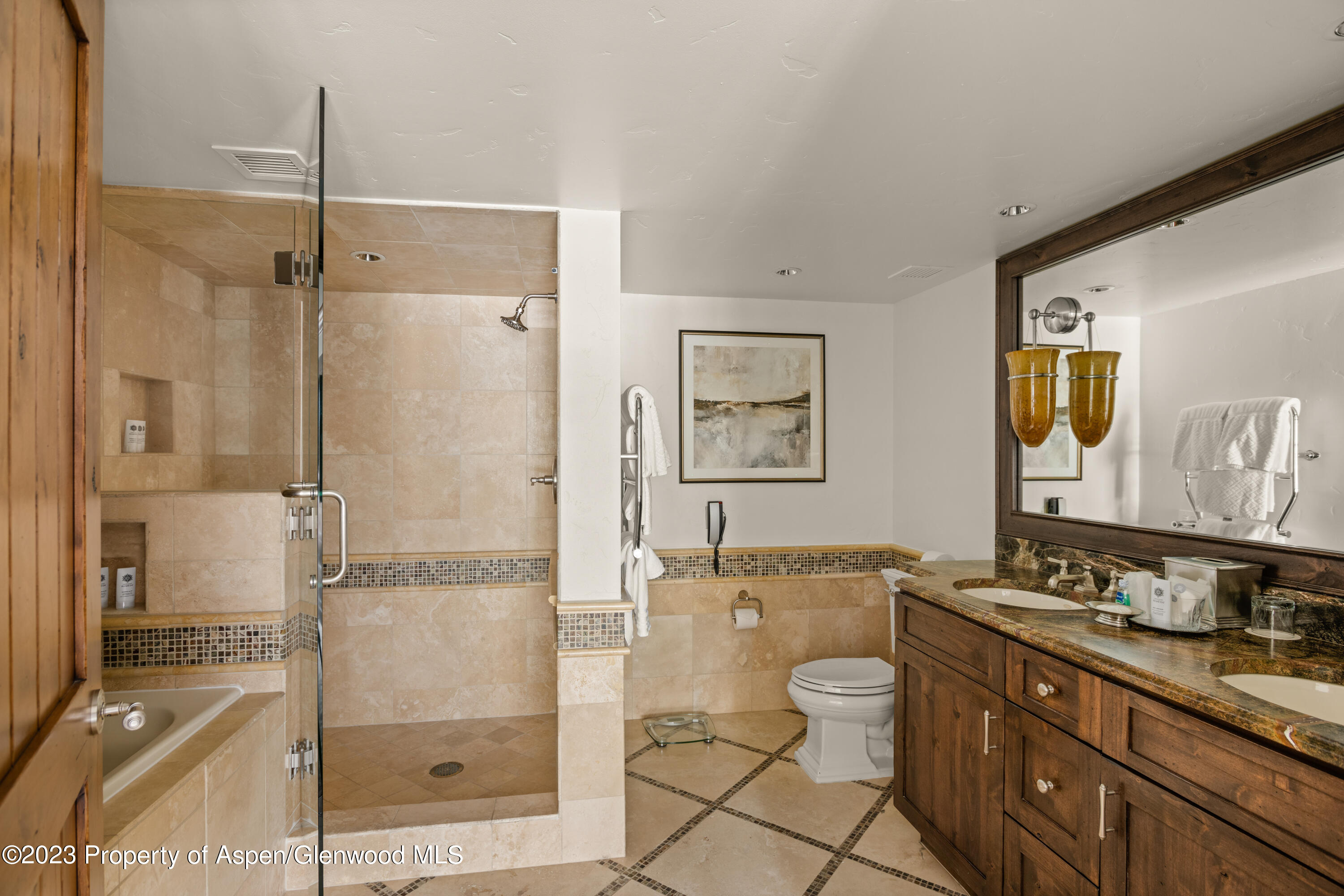 315 E Dean Street, B64