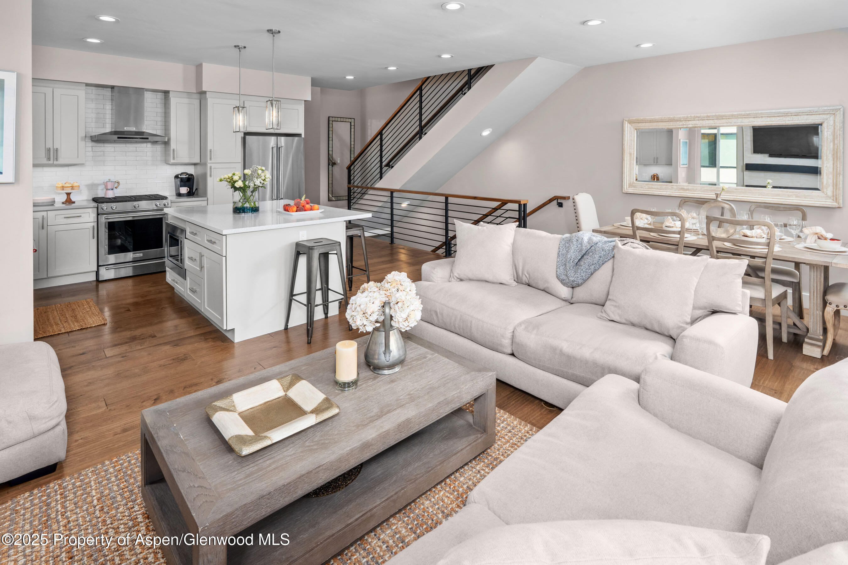 250 Overlook Ridge, 250, Basalt Unit: 250