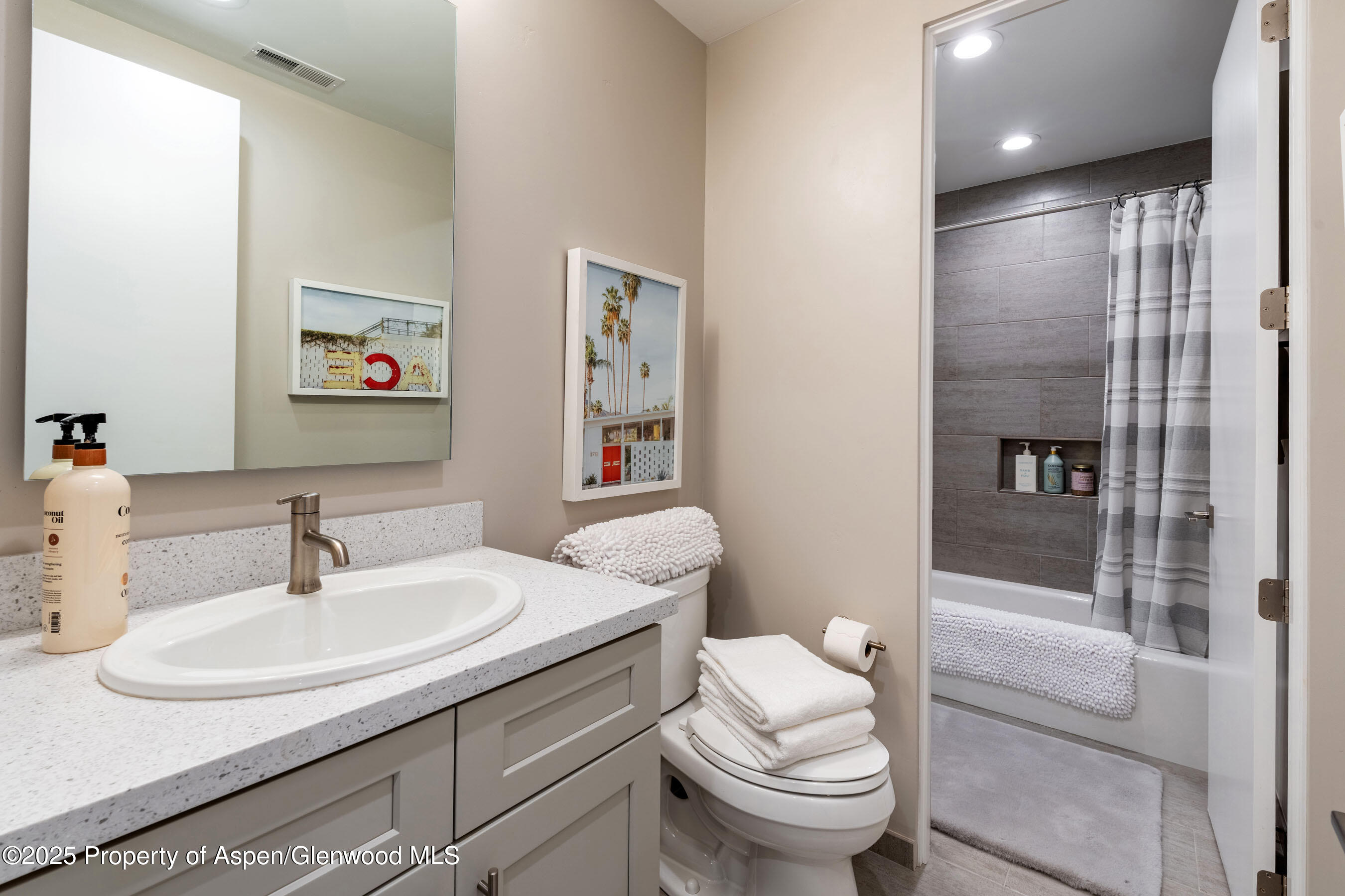 250 Overlook Ridge, 250, Basalt Unit: 250