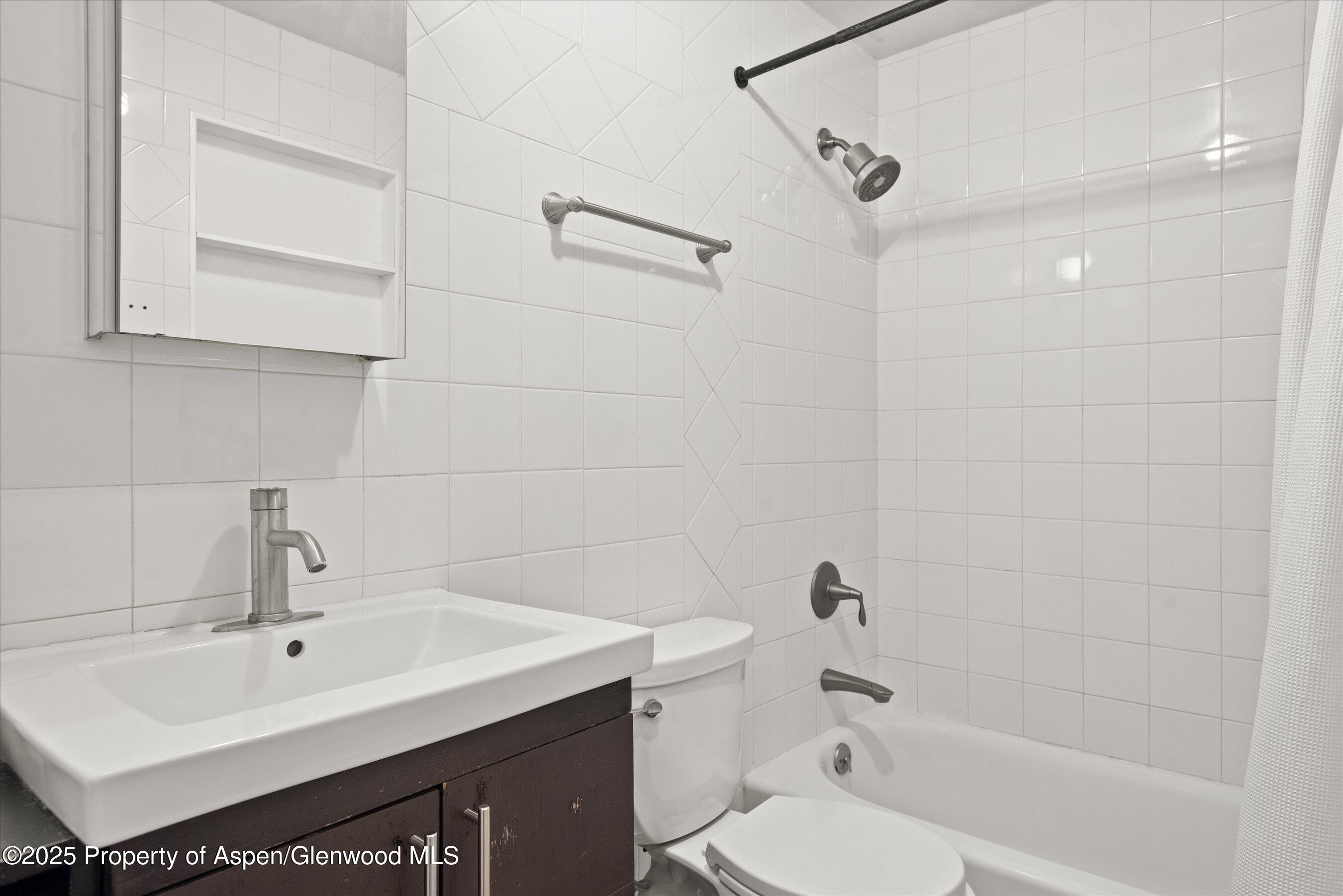 425 Park Circle A2