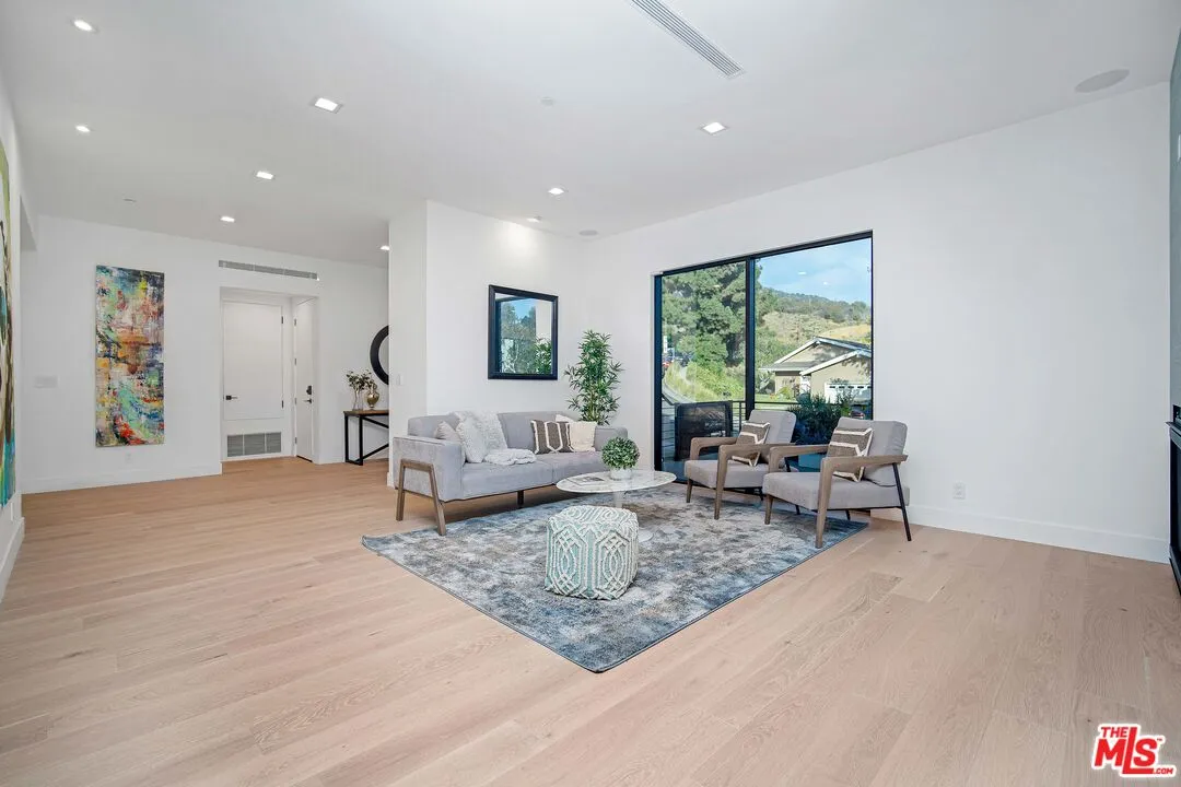 3255 Canyon Lake Dr