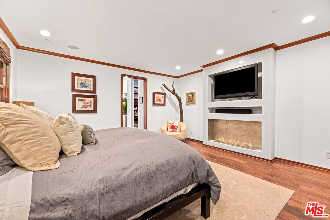 1122 San Vicente Blvd