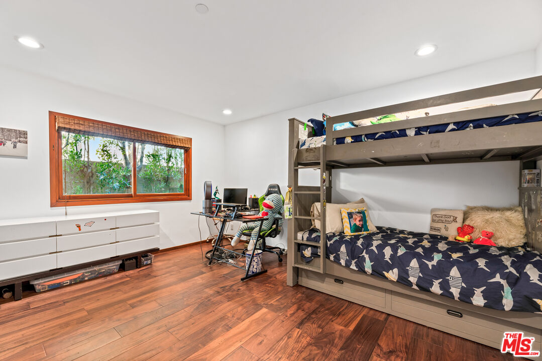 1122 San Vicente Blvd