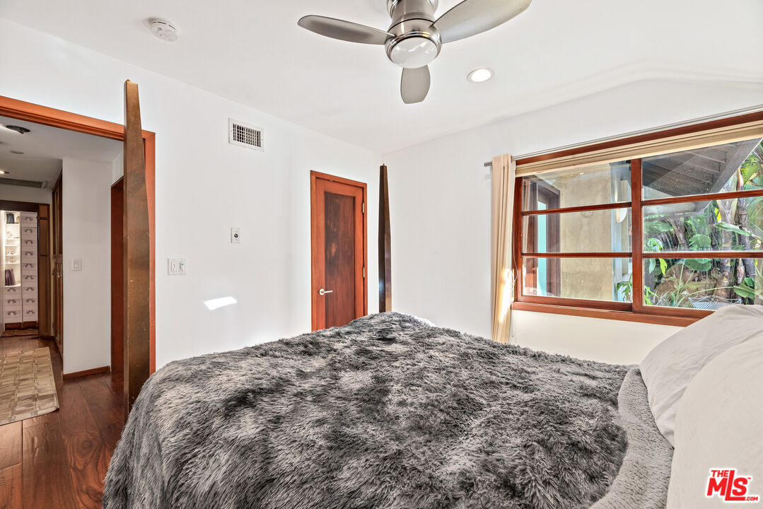 1122 San Vicente Blvd