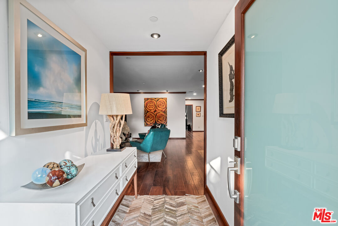 1122 San Vicente Blvd