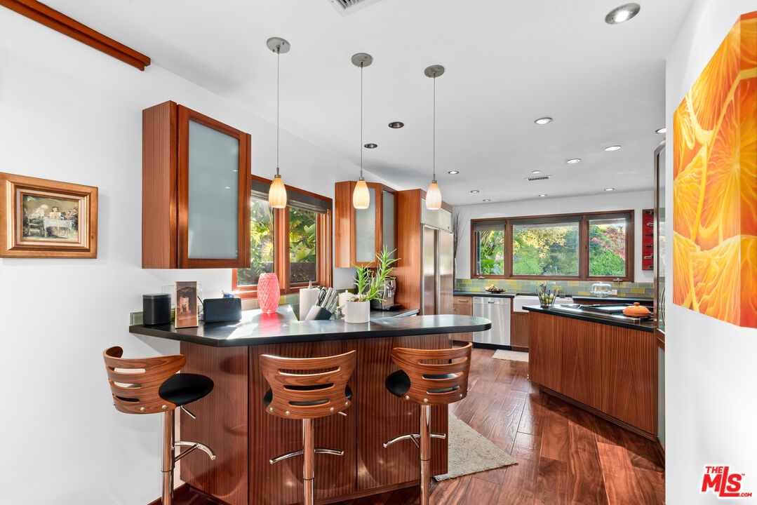 1122 San Vicente Blvd