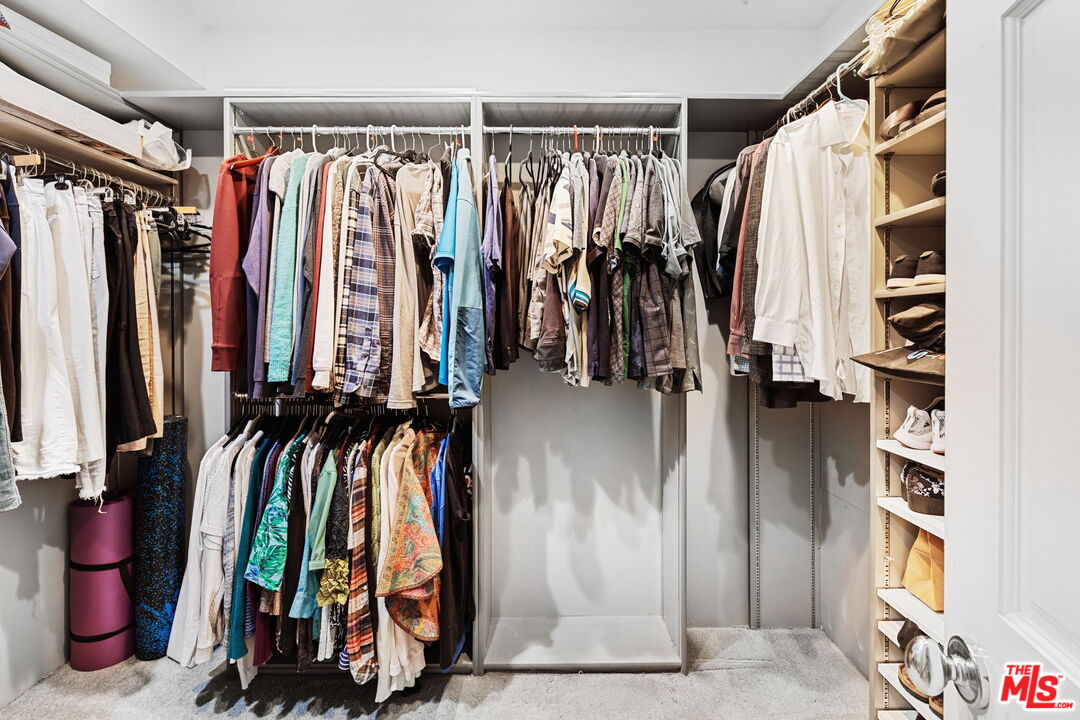 1124 N Kings Rd Unit: 202