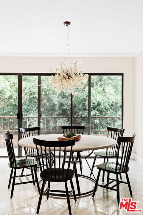 1124 N Kings Rd Unit: 202