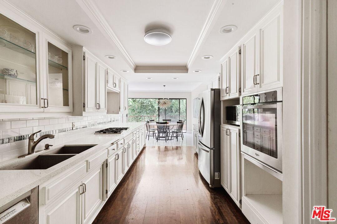 1124 N Kings Rd Unit: 202