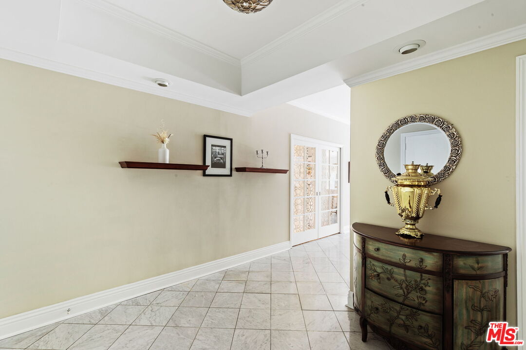 1124 N Kings Rd Unit: 202