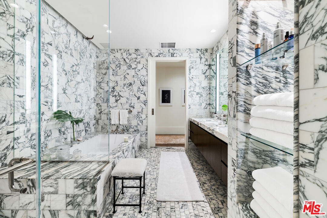 8420 Sunset Boulevard Unit: 107