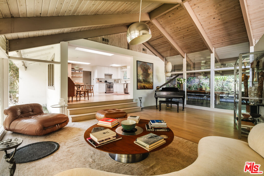 7235 Woodrow Wilson Dr