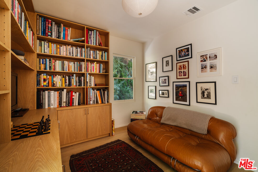 7235 Woodrow Wilson Dr