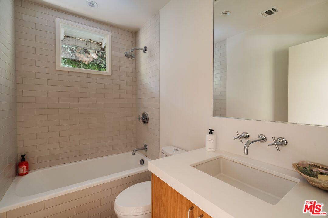 7235 Woodrow Wilson Dr