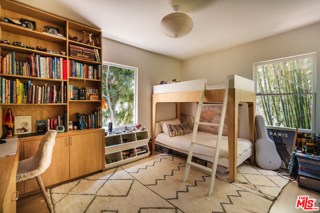 7235 Woodrow Wilson Dr