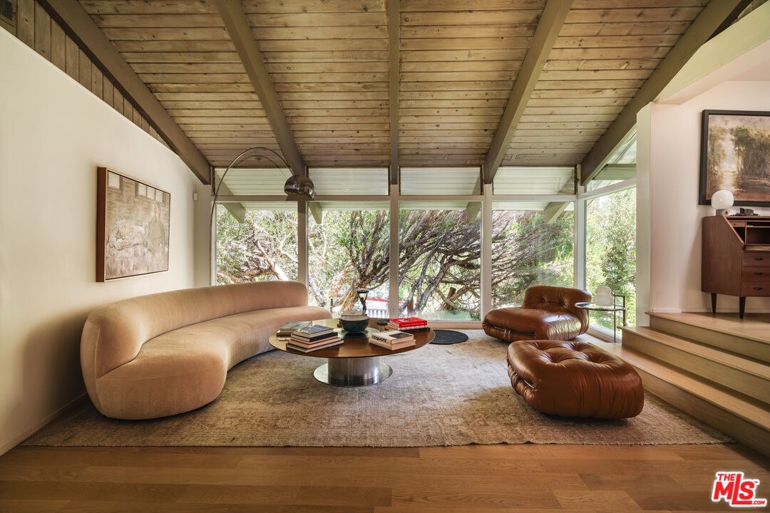 7235 Woodrow Wilson Dr