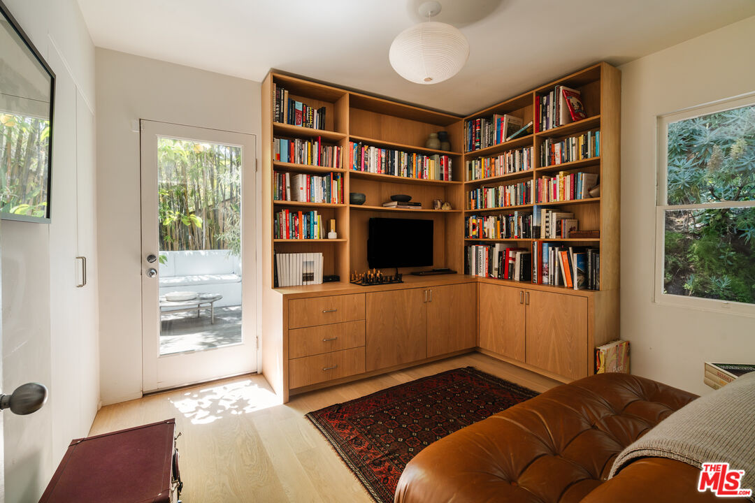 7235 Woodrow Wilson Dr