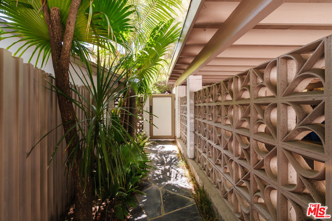 7235 Woodrow Wilson Dr