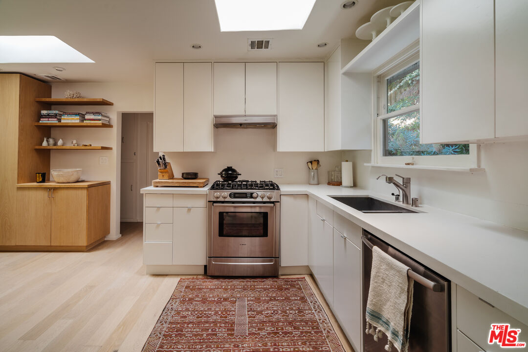 7235 Woodrow Wilson Dr