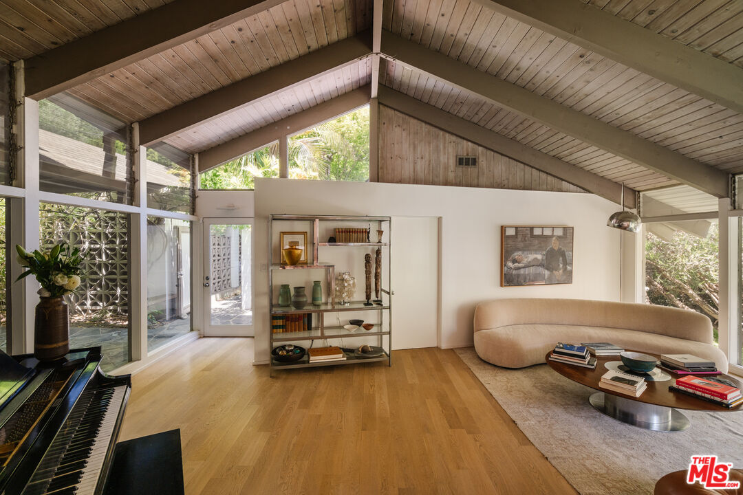 7235 Woodrow Wilson Dr