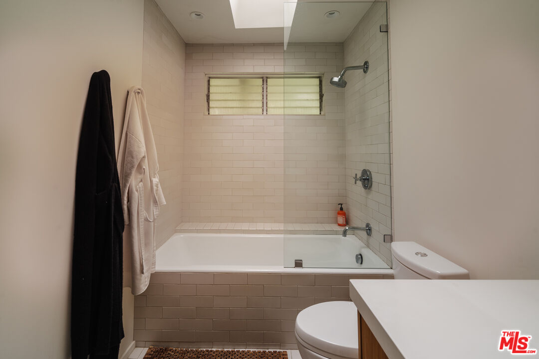 7235 Woodrow Wilson Dr