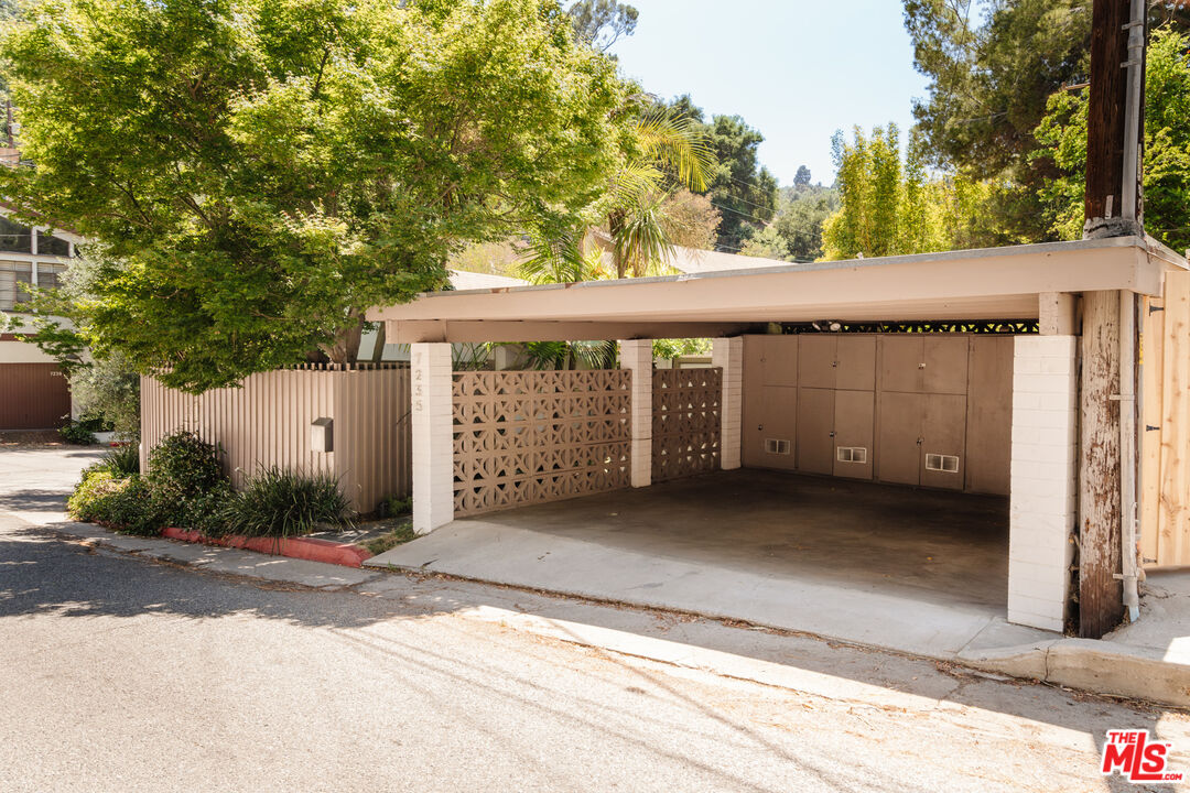 7235 Woodrow Wilson Dr