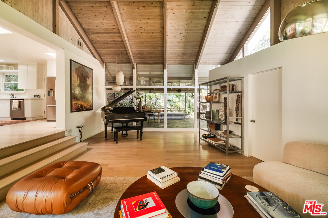 7235 Woodrow Wilson Dr