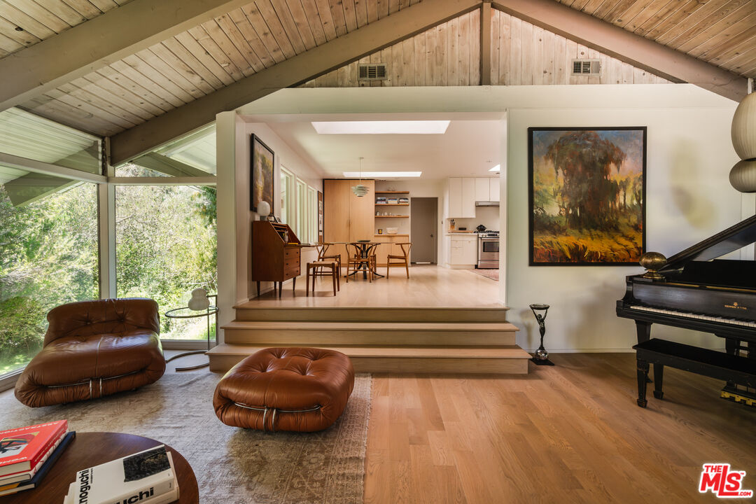 7235 Woodrow Wilson Dr