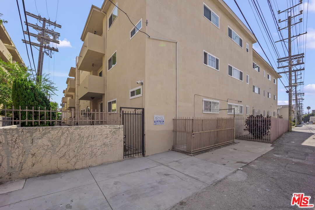 1818 Pelham Ave Unit: 205