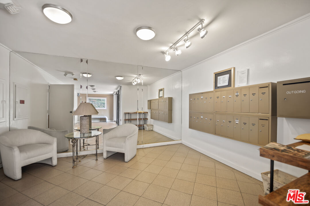 1818 Pelham Ave Unit: 205